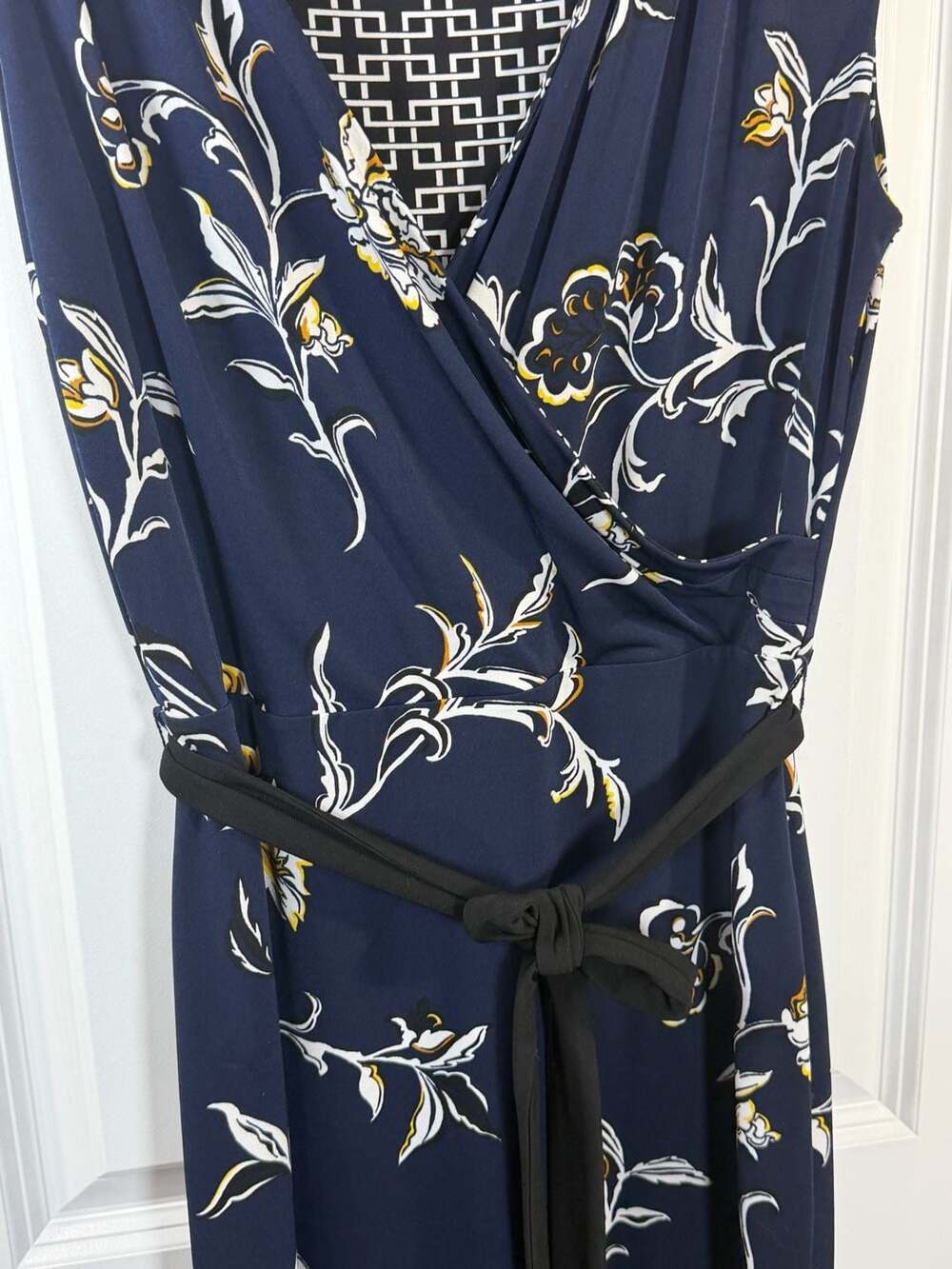 White House Black Market Reversible Matte Jersey Floral & Geometric Dress - Picture 5 of 9